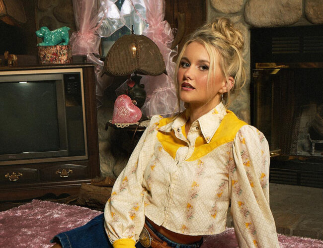 Elizabeth Nichols delivers karmic GUT-PUNCH with new ballad “Daughter”