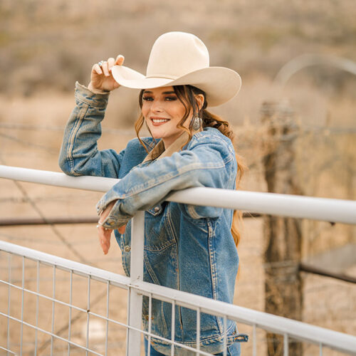 Jenna Paulette Releases Empowering New Song “Maggie’s Song (Old Blue Jeans)”